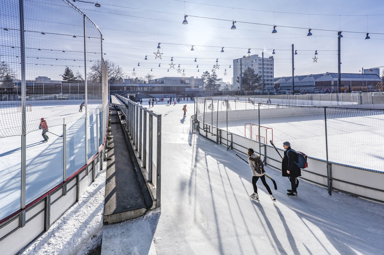 Kunsteisbahn Ka-We-De im Winter