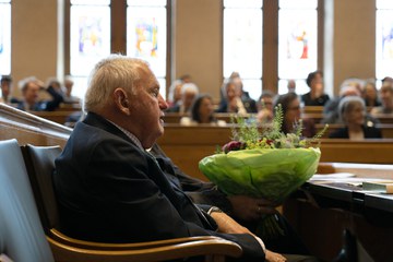 Hansjörg Wyss wurde am 23. Mai offiziell zum Ehrenbürger der Stadt Bern ernannt.. Vergrösserte Ansicht