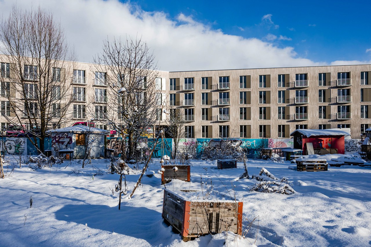 Das Foto zeigt das Wohngebäude der WBG Huebergass