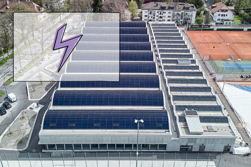 Das Bild zeigt die Schwimmhalle Neufeld in einer Luftaufnahme. Gut sichtbar sind die PV-Module auf dem Dach. Oben links ist das Icon des Handlungsfelds 3 - Energieversorgung und Gebäude - dargestellt.