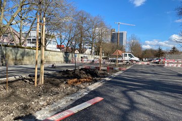 Bauarbeiten für den Schwammstadt-Pilot auf dem Schosshaldenfriedhof. Vergrösserte Ansicht